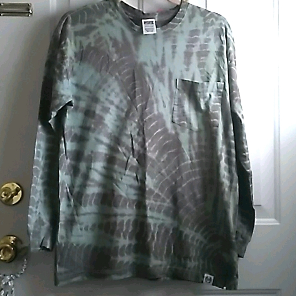 Long sleeve tee shirt